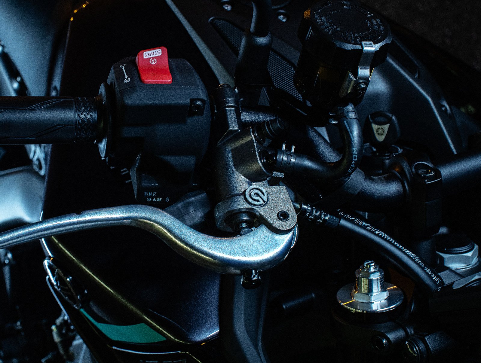 YAMAHA MT-09 Y-AMT Brembo 直推煞車
