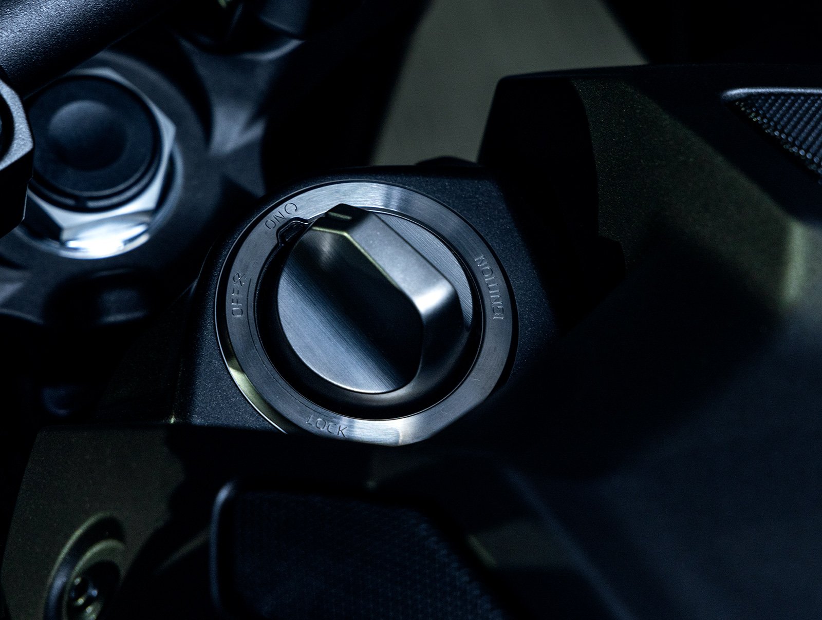YAMAHA MT-09 Y-AMT 定速巡航 + 智慧鑰匙