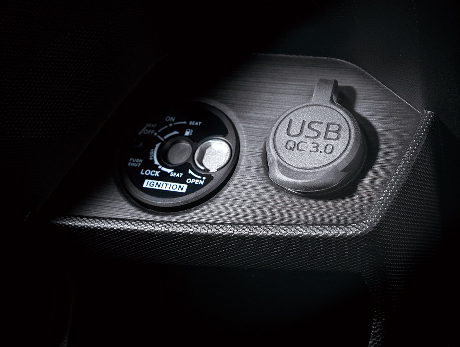 YAMAHA FORCE 2.0 ABS QC 3.0 快充 USB