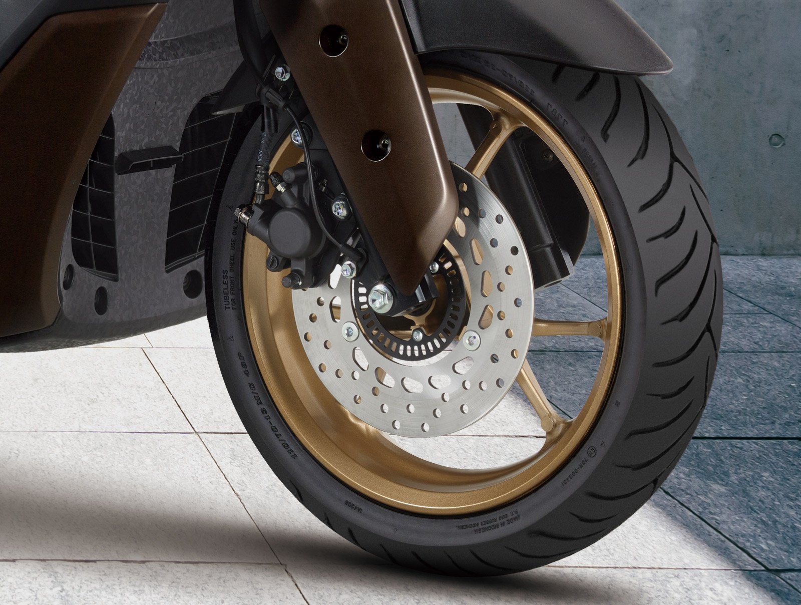 YAMAHA NMAX ABS ABS + 循跡控制
