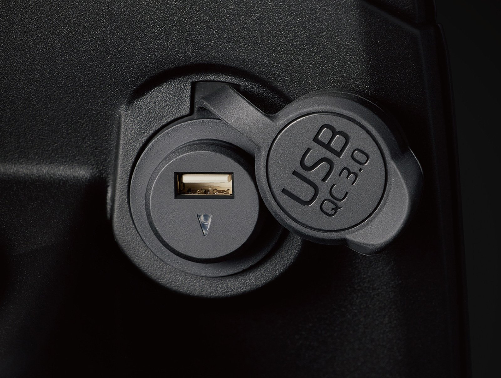 YAMAHA Limi 125 QC 3.0 快速充電